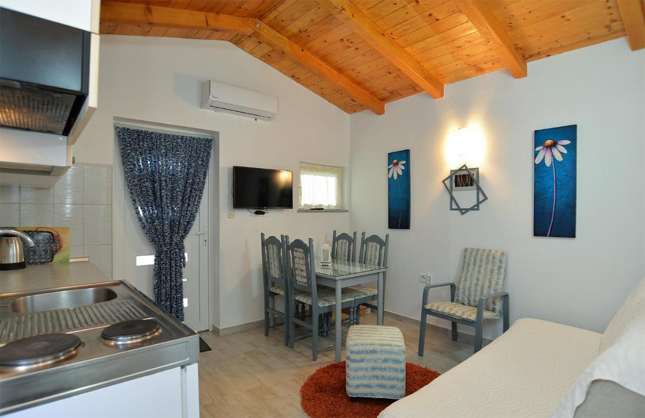 Apartments Jadranka 1279 Pomer Exterior photo