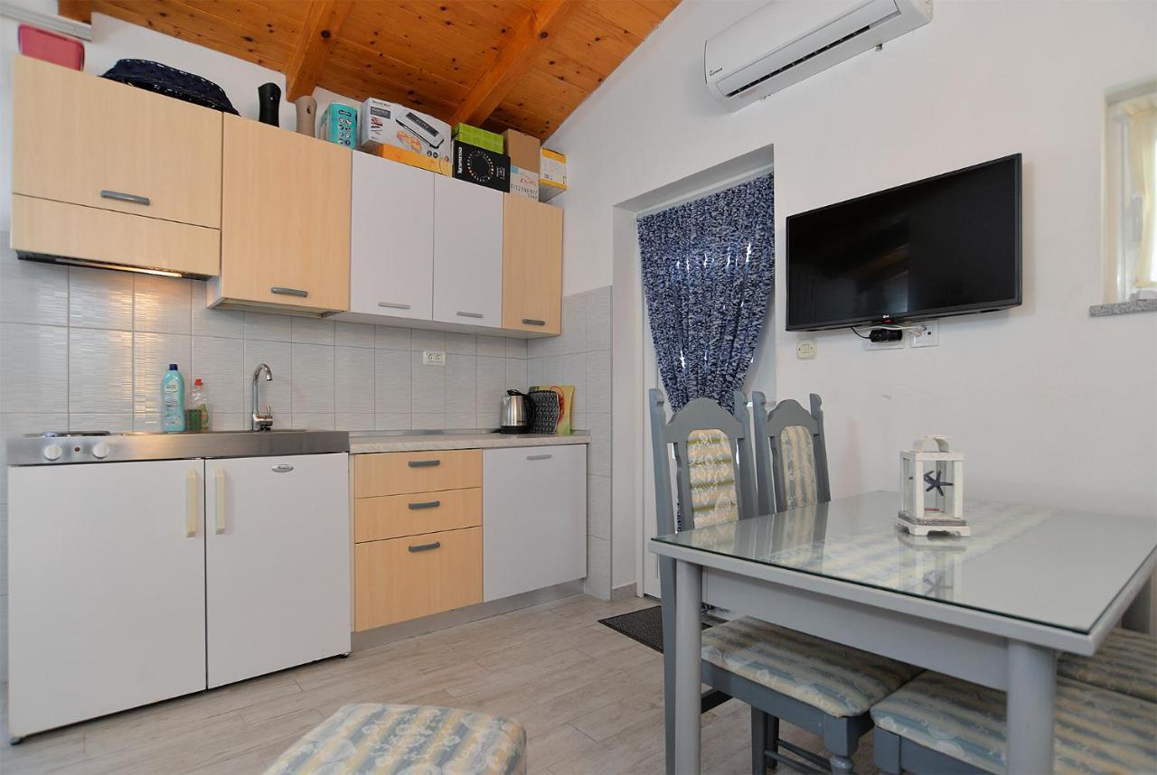 Apartments Jadranka 1279 Pomer Exterior photo